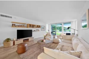 4280 Oaks Ter 104, Pompano Beach, FL 33069 Sold 09/27/24