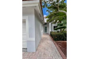 1013 NW 170th Ave, Pembroke Pines, FL 33028 Sold 08/23/24