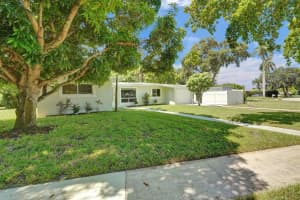 965 Pine Ridge Dr, Plantation, FL 33317 Sold 10/08/24