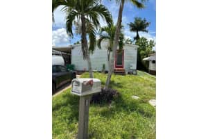 8570 SW 23rd Pl, Davie, FL 33324 Sold 09/04/24