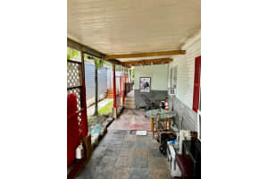 8570 SW 23rd Pl, Davie, FL 33324 Sold 09/04/24