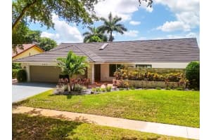 355 Woodlake Ln, Deerfield Beach, FL 33442 Sold 02/24/25