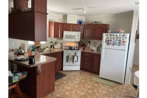 8517 SW 16th St, Davie, FL 33324 Sold 10/04/24