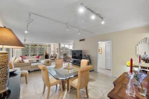 3930 Oaks Clubhouse Dr 405, Pompano Beach, FL 33069 Sold 10/30/24
