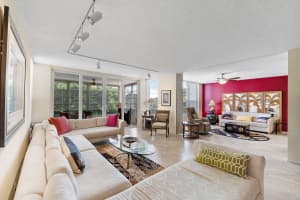 3930 Oaks Clubhouse Dr 405, Pompano Beach, FL 33069 Sold 10/30/24