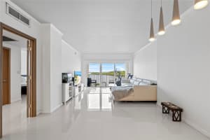 300 Bayview Dr 404, Sunny Isles Beach, FL 33160 Sold 12/24/24