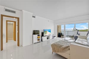 300 Bayview Dr 404, Sunny Isles Beach, FL 33160 Sold 12/24/24