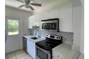 816 NW 16th Ter, Fort Lauderdale, FL 33311 Sold 09/20/24
