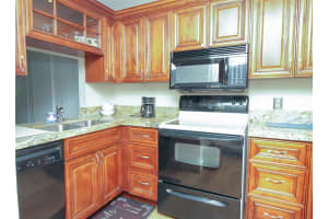 103 Royal Park Dr 1G, Oakland Park, FL 33309 Sold 12/02/24