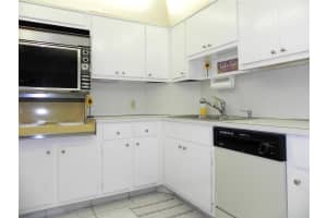 4330 Hillcrest Dr 402, Hollywood, FL 33021 Sold 10/21/24