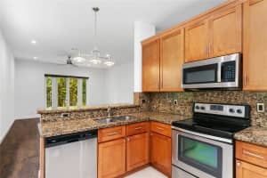950 Bluewood Ter, Weston, FL 33327 Sold 02/05/25