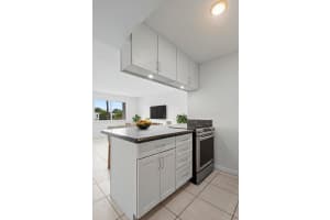 801 NE 18th Ct 210, Fort Lauderdale, FL 33305 Sold 11/12/24