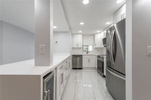 811 S Hollybrook Dr 109, Pembroke Pines, FL 33025 Sold 11/04/24