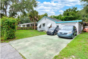 704 SW Pine Ave, Stuart, FL 34994 Sold 10/04/24