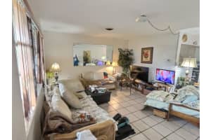 201 SW 70th Ter, Pembroke Pines, FL 33023 Sold 09/10/24