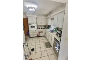 201 SW 70th Ter, Pembroke Pines, FL 33023 Sold 09/10/24