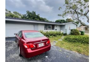 201 SW 70th Ter, Pembroke Pines, FL 33023 Sold 09/10/24