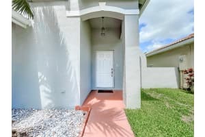 4001 W Silverado Cir, Hollywood, FL 33024 Sold 09/16/24