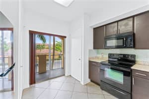 141 NW 2nd Ave 6, Hallandale Beach, FL 33009 Sold 02/28/25