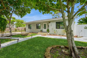 735 NE 37th St, Oakland Park, FL 33334 Sold 05/21/25