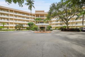 3800 Oaks Clubhouse Dr 508, Pompano Beach, FL 33069 Sold 09/17/24