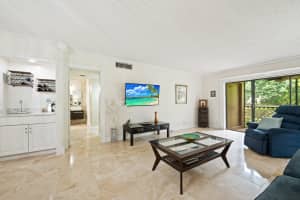 429 Lakeview Dr 104, Weston, FL 33326 Sold 11/06/24