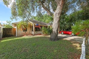 2325 Roosevelt St, Hollywood, FL 33020 Sold 01/10/25