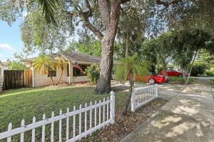 2325 Roosevelt St, Hollywood, FL 33020 Sold 01/10/25