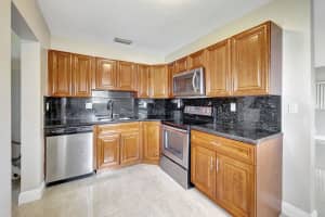 600 NE 57th Ct, Oakland Park, FL 33334 Sold 09/27/24
