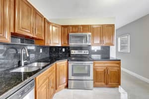 600 NE 57th Ct, Oakland Park, FL 33334 Sold 09/27/24