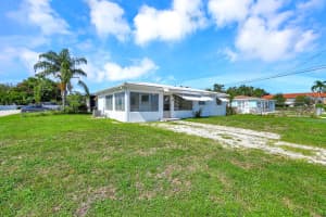 2421 SW 49 CT, Dania Beach, FL 33312 Sold 03/28/25