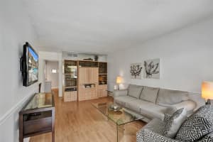 415 NE 2nd St 121, Hallandale Beach, FL 33009 Sold 09/30/24