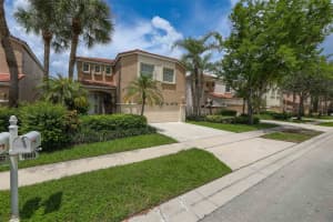 10843 NW 12th Ct, Plantation, FL 33322 Sold 10/03/24