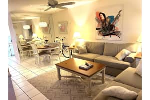 28 NE 20th Ct 5B, Wilton Manors, FL 33305 Sold 11/20/24