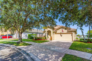 438 SW 204th Ave, Pembroke Pines, FL 33029 Sold 12/04/24