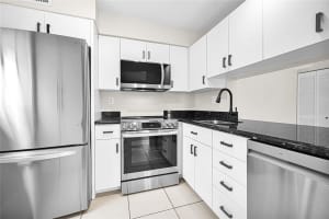 2749 S Oakland Forest Dr 204, Oakland Park, FL 33309 Sold 11/01/24