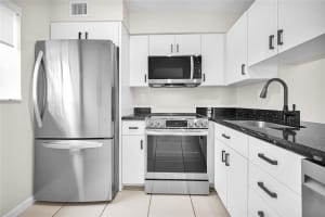 2749 S Oakland Forest Dr 204, Oakland Park, FL 33309 Sold 11/01/24