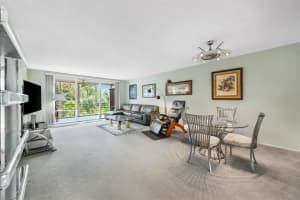 550 Oaks Ln 206, Pompano Beach, FL 33069 Sold 08/01/25