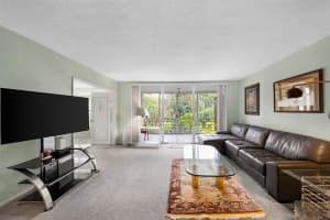 550 Oaks Ln 206, Pompano Beach, FL 33069 Sold 08/01/25