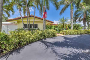 581 NE 26th Ave, Pompano Beach, FL 33062 Sold 01/03/25