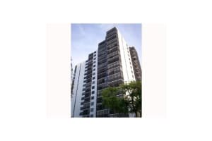 20100 W Country Club Dr 1007, Aventura