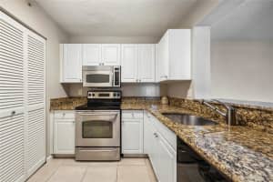 2711 Ocean Club Blvd 101, Hollywood, FL 33019 Sold 02/14/25