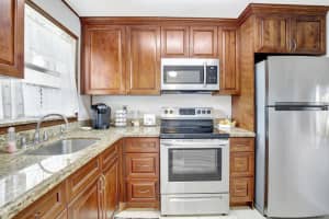 7991 N Sunrise Lakes Dr 110, Sunrise, FL 33322 Sold 10/22/24