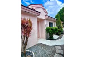201 NW 75th Ter, Plantation, FL 33317 Sold 11/15/24