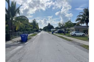 2739 Lincoln St, Hollywood, FL 33020 Sold 04/04/25