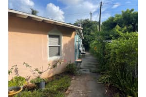 2739 Lincoln St, Hollywood, FL 33020 Sold 04/04/25