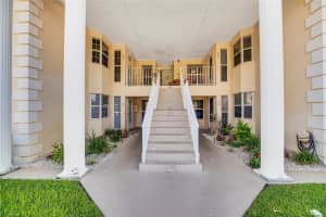 500 Grove Isle Cir 202, Vero Beach, FL 32962 - MLS#F10458878