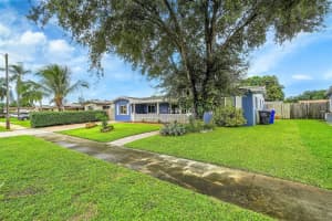 MLS# F10458955, Hollywood, Florida 33024