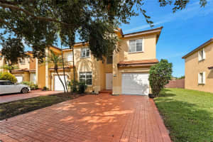 201 W Forest Oak Cir, Davie, FL 33325 Sold 11/06/24