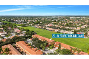 201 W Forest Oak Cir, Davie, FL 33325 Sold 11/06/24